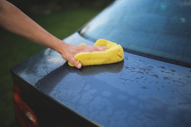 Mycie samochodu ręcznie w myjni unu-plus
